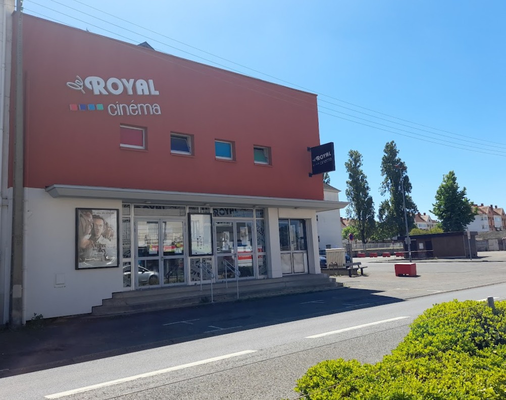 La façade du cinéma Le Royal